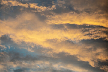 Obraz premium Bright cumulus clouds at sunset.