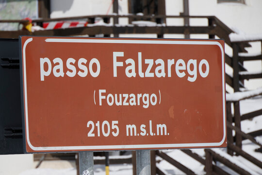 falzarego pass dolomites winter season