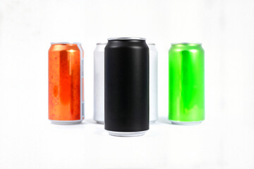 Obraz premium Assorted aluminum beverage cans in vibrant colors on white background 