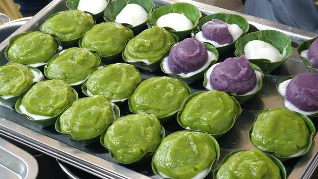 Making Thai coconut pudding
