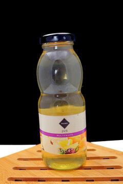 Petite bouteille de 25 cl de jus de multifruit de Rioba