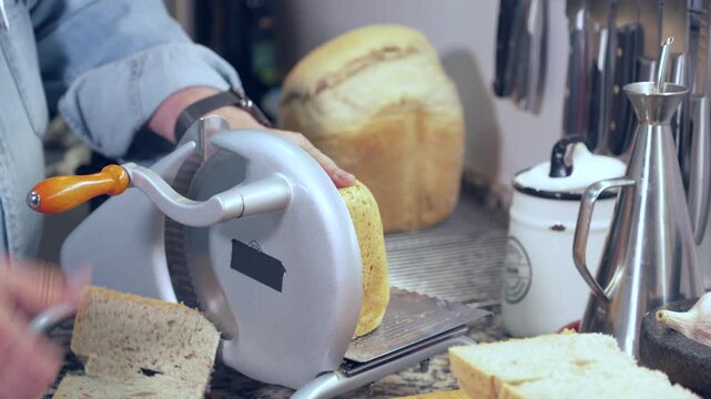 Manual bread slicer use