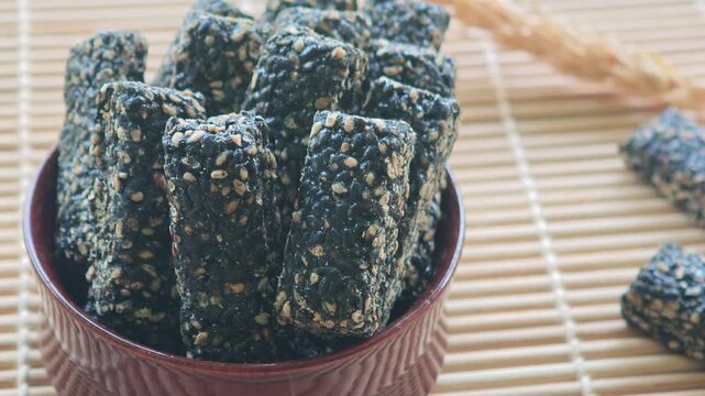Black sesame candy bars