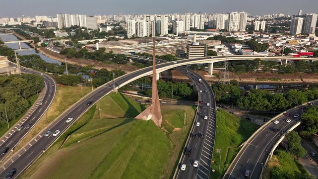 A time lapse video of Bandeirantes Highway - S&atilde;o Paulo, Brazil
