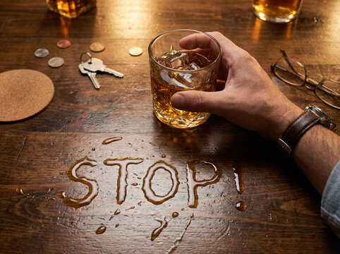 A whiskey glass beside keys and eyeglasses reinforces the risk of driving after drinking. Strong fit for drunk driving prevention, safety education, and legal awareness