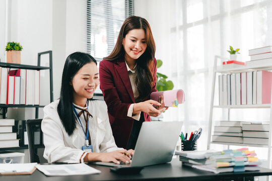 The female manager is training new employees in the office.