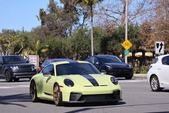 Porsche 911 GT3 on the road 
