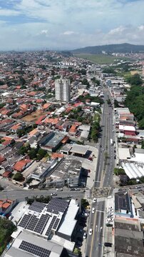 Imagem a&eacute;rea de bairro residencial em Mogi das Cruzes com ruas e casas bem distribu&iacute;das, destacando planejamento urbano e crescimento da cidade