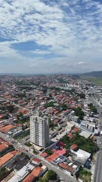 Vista a&eacute;rea do Mogi Moderno evidenciando &aacute;rea urbana, pr&eacute;dios e ruas no contexto de crescimento e urbaniza&ccedil;&atilde;o da cidade