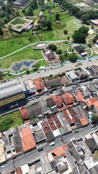 Drone registra o Parque da Cidade em Mogi das Cruzes com &aacute;reas verdes e estrutura de lazer urbano no Alto Tiet&ecirc;.