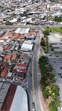 Vila Industrial com galp&otilde;es e ruas destacando atividade produtiva e infraestrutura urbana em Mogi das Cruzes