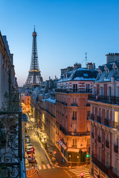 Romantic evening in Paris with view of the Eiffel Tower, Paris, France	