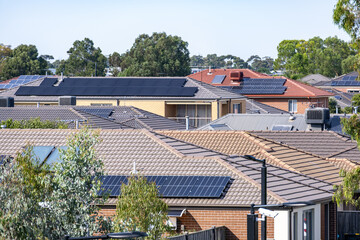 Obraz premium Suburban rooftops with solar panels in Deer Park, Melbourne, Australia. Concept of real estate, residential neighborhood, housing density, suburban living environment.