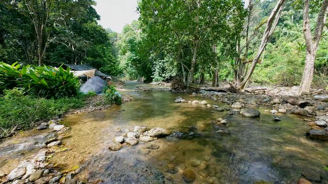 The areas along the streams in national parks in rural provinces of Thailand are crowded with tourists who set up tents to relax and stay overnight during weekends.