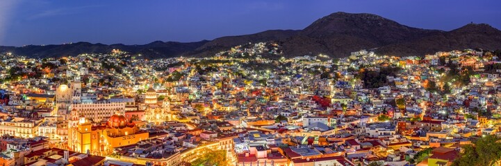 Fototapeta premium Panoramic view of the colorful cityscape of Guanajuato, Mexico at night