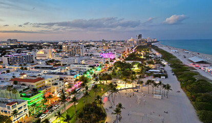Obraz premium Beautiful night coastline scene of Miami Beach, Florida. Miami dusk seaside with ocean and sky. Miami city at evening. Miami shoreline.