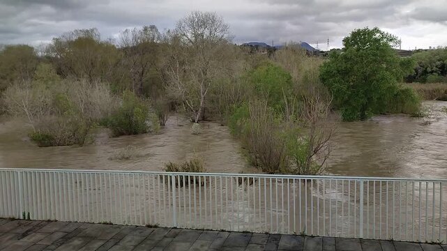 Benevento - Fiume Calore in piena dal ponte Cellarulo