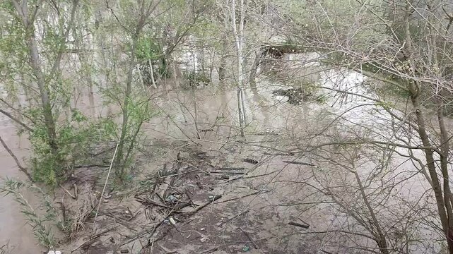 Benevento - Fiume Calore in piena dal ponte di Cellarulo