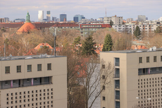 Berlin; Blick &uuml;ber den Tempelhofer Damm in Richtung City-West