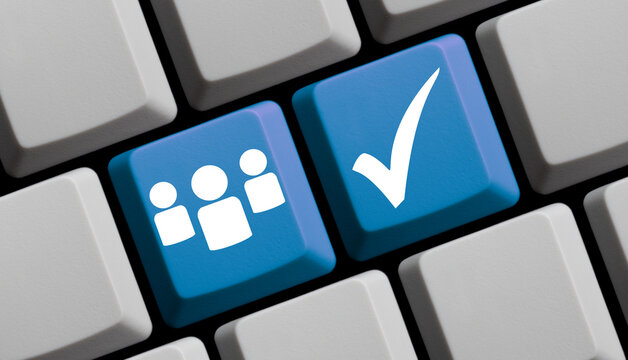 Computer Tastatur in blau: Mitarbeiter finden