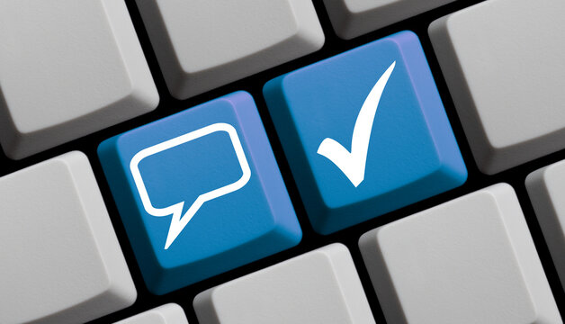 Computer Tastatur in blau: Kommentare online