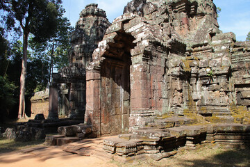 Fototapeta premium ruined ancient khmer hindu and buddhist temple (preah khan) in angkor in siem reap in cambodia 