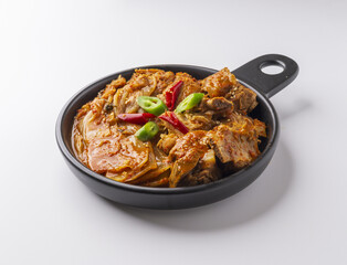 Fototapeta premium 돼지갈비찜,돼지갈비,묵은지,김치,청고추,홍고추,무쇠팬