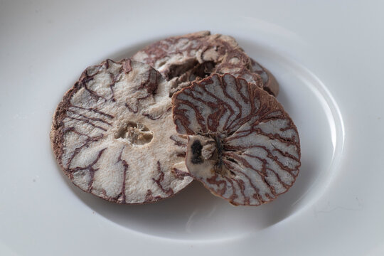 areca catechu - Betel Nut slice