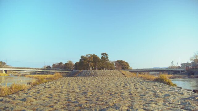 冬の京都の早朝の鴨川デルタ