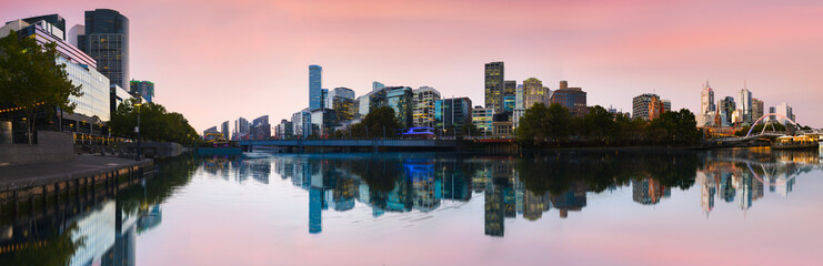Fototapeta premium Melbourne city sunset skyline over the Yarra River Marina, Victoria, Australia