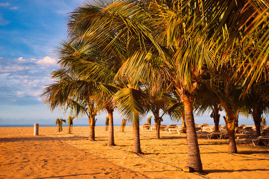 Boa Vista, Cabo Verde &Aacute;frica: - 22 de marzo de 2026: Praia Lacacao in Boa Vista, Capo Verde is a stunning beach with crystal clear waters and white sand. This was on a hot sunny afternoon.  Hot day.
