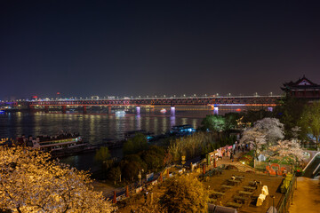 Obraz premium Cherry blossoms are in full bloom at Qingchuan Pavilion Scenic Area in Wuhan, Hubei, China.