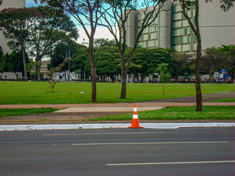 pra&ccedil;a p&uacute;blica em Bras&iacute;lia, Brasil