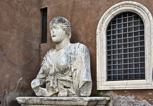 Roma, la statua di Madama Lucrezia, Lazio, Italia