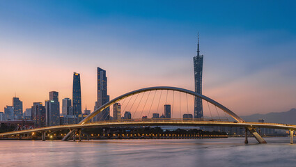 Naklejka premium Guangzhou Liede Bridge and Canton Tower at Sunset