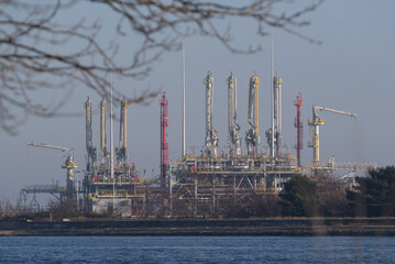 LNG TERMINAL - Unloading jetty for large tankers 