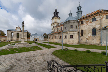 Fototapeta premium Ancient Dominican monastery with bell tower and Virgin Mary column in Pidkamin