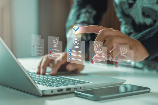 Recruiter reviewing online job applications. Concepts include digital transformation, remote hiring, automated recruitment, data-driven HR, workspace efficiency, and professional screening