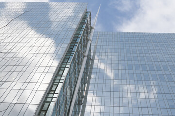 Fototapeta premium exterior of 10 Armoury Street, a courthouse, known as Ontario Court of Justice, designed by Renzo Piano Building Workshop, Toronto
