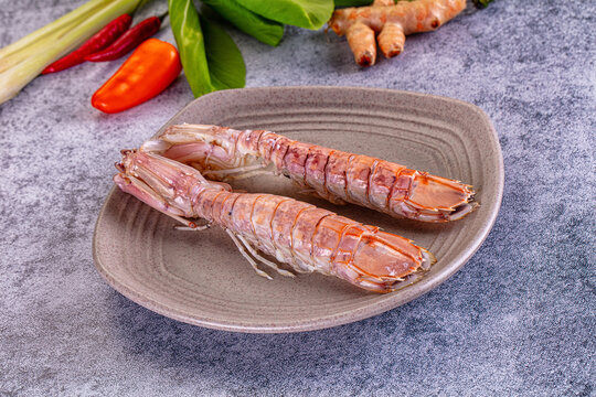 Gourmet boiled big Mantis shrimp