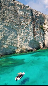 Zakintos - Grecja - film nagrany dronem na pięknej wyspie, ujęcia kinowe idealne na rolke lub shorts. Instagram, Facebook, Youtube, Tik tok