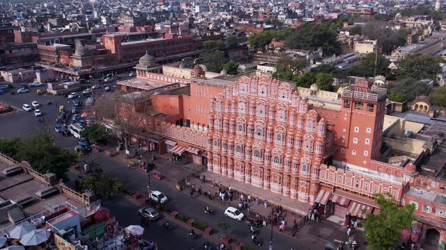 Hawa Mahal facade highlighting geometric windows, symmetry, and intricate architecture in Jaipur, Rajasthan.