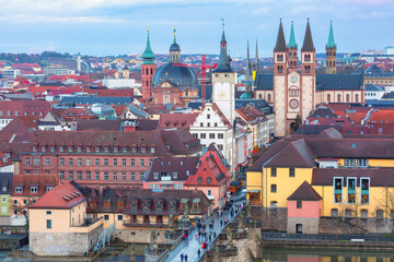 Obraz premium View of Wurzburg city center with cathedral towers, church domes and historic rooftops in Germany.