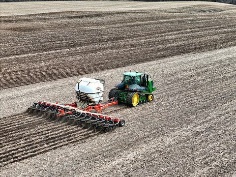Roscoe, Illinois, April 1, 2026, John Deere 9560RT tracked tractor pulling a Kuhn Gladiator 1205 strip-tilling and fertilizing for spring planting.