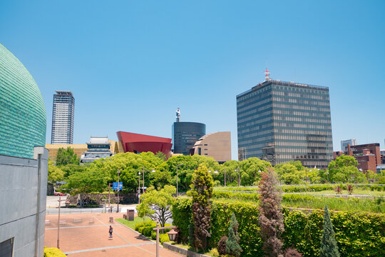 小倉城とリバーウォーク北九州と北九州市立中央図書館のある風景_横