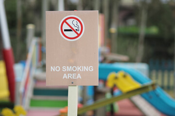Sign indicates no smoking in park play area © Towfiqu Barbhuiya 