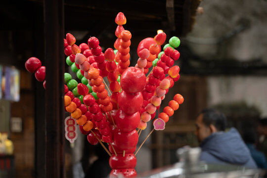 Tanghulu consists of fresh fruit skewered onto a stick and dipped into a boiled sugar syrup that hardens into a clear, crystallized, crunchy shell.
