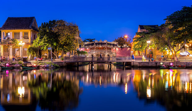 Hoi An by night 