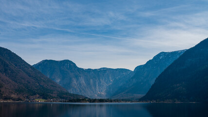 Obraz premium Alpine lake, river with mountain reflections and dramatic mountains in Austria