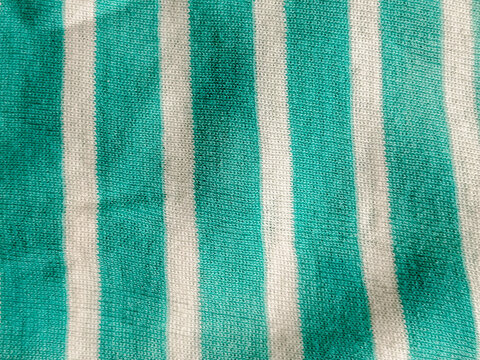 Textura de tejido de punto con patr&oacute;n de rayas horizontales en colores verde turquesa y gris